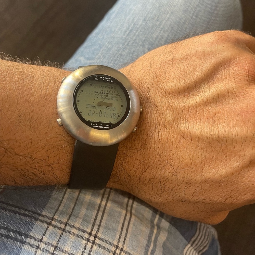 Watch - Picture 1 of 7
